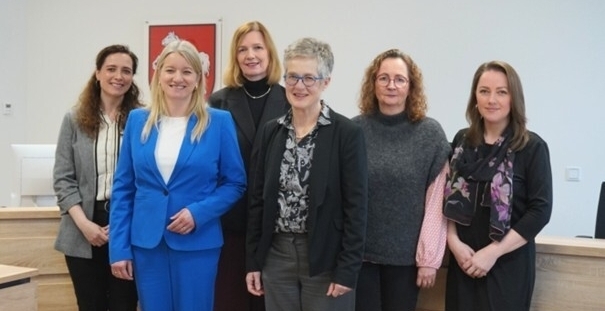 Portrait der Justizministerin Dr. Wahlmann